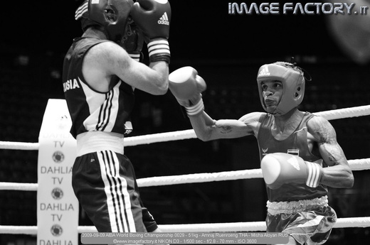 2009-09-09 AIBA World Boxing Championship 0029 - 51kg - Amnaj Ruenroeng THA - Misha Aloyan RUS